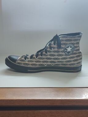 Converse Chuck Taylor All Star sz 12 skull pattern sneakers rare